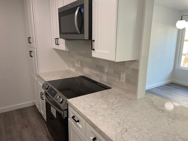 Building Photo - Completely Remodeled 2 Bed 2 Bath in Linda...