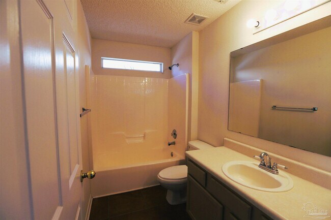 Foto del edificio - 1063 Brownfield Rd