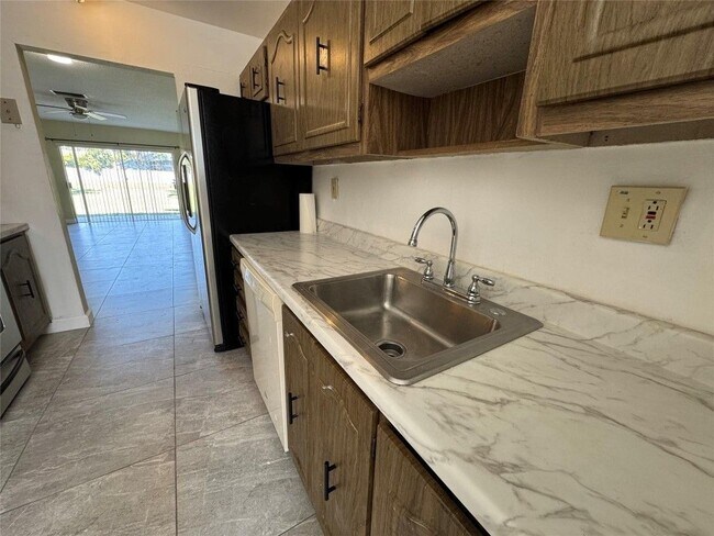 Foto del edificio - 10725 NW 30th Pl