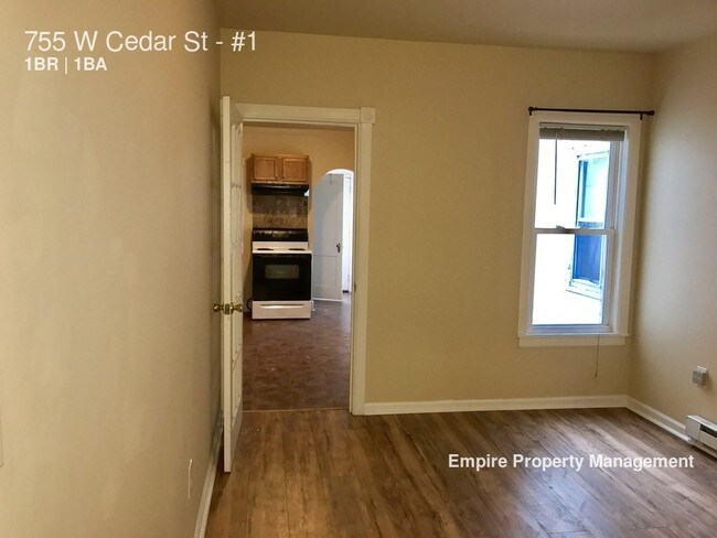 Building Photo - Spacious 1 bed room apartment