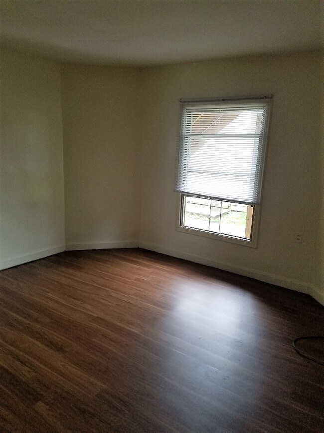 Living room - 112 Emlenton St