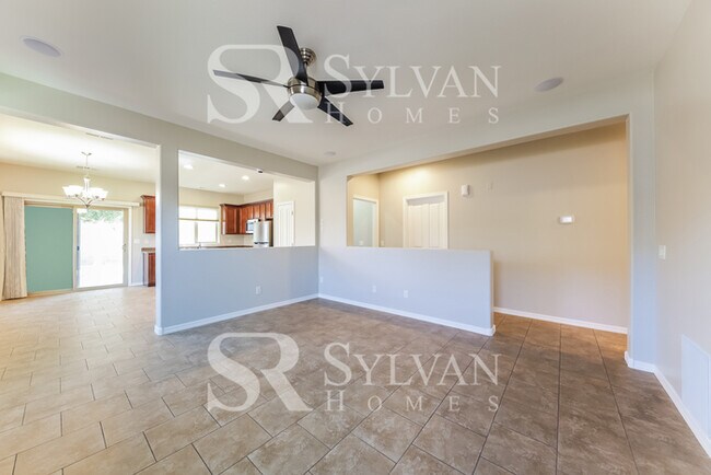 Foto del edificio - The living is easy in this 3 bedroom, 2 ba...