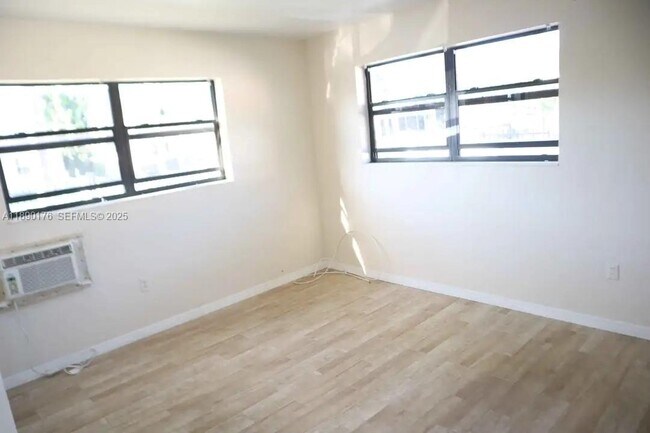 Foto del edificio - 1178 NE 111th St