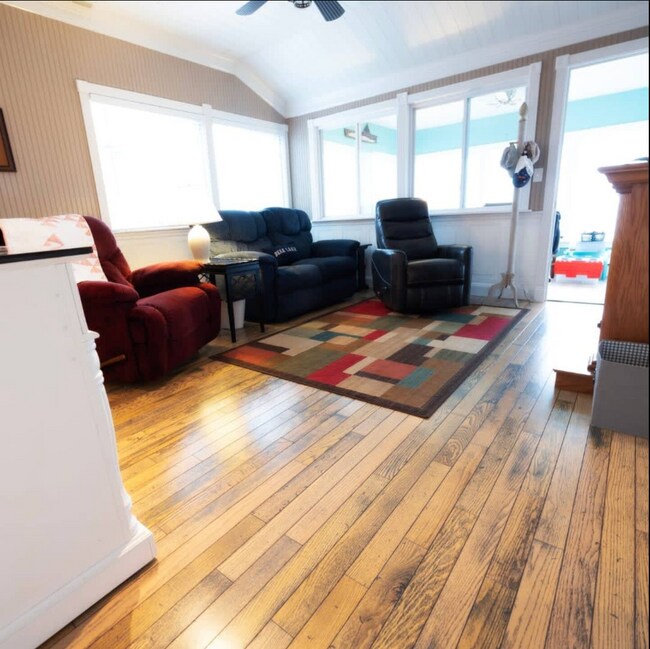 Foto del edificio - 5520 Lakeview Dr