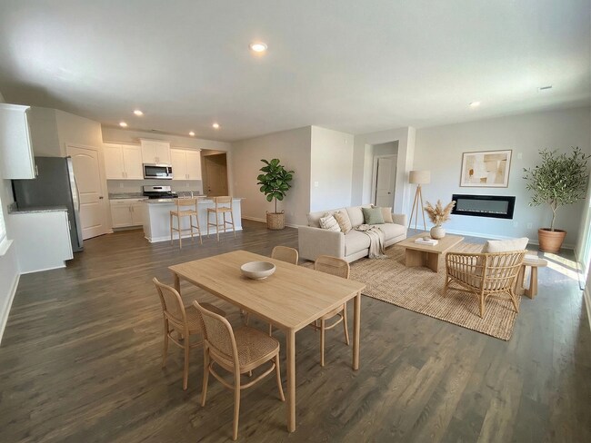 Foto del edificio - 4 bed 2 bath home built in 2023 in Somerville