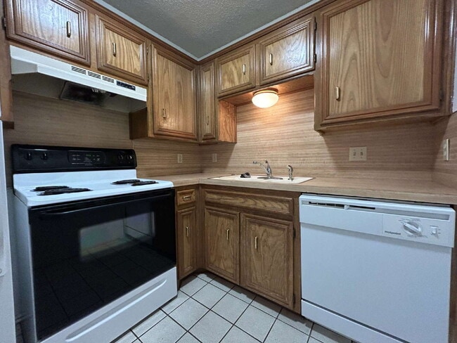 Building Photo - Duplex Across The Street From Costco & Easy Access To West Loop!