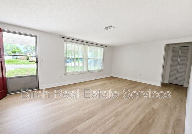Foto del edificio - 7435 Live Oak Ln