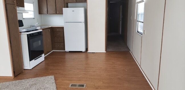 Building Photo - Thunder Bay Estates