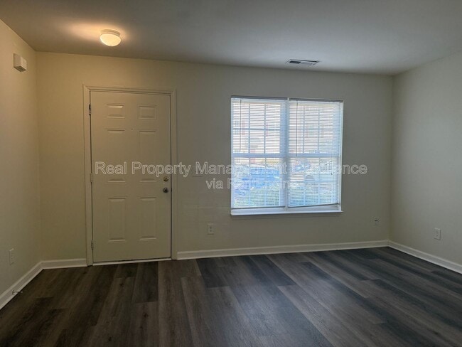 Building Photo - 16 Red Ln