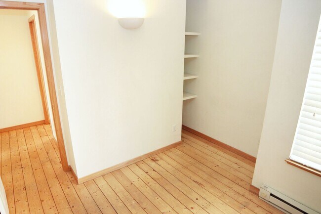 Building Photo - 209 W Mulberry St
