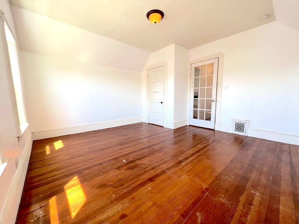 40 Vassall St Unit 3, Quincy, MA 02170 Room for Rent in Quincy, MA