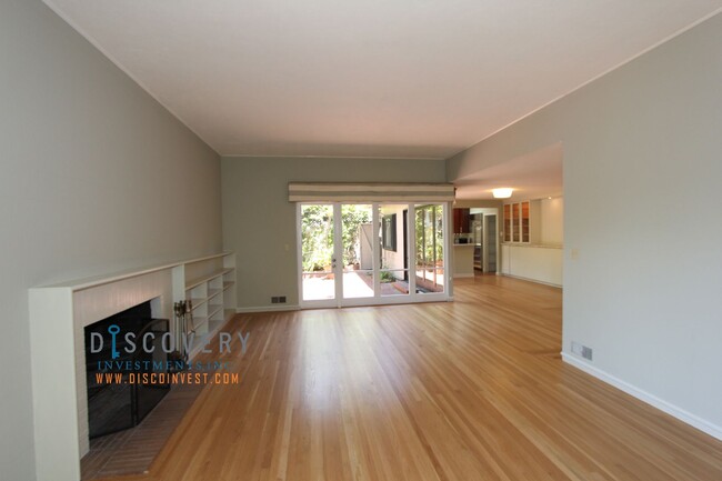 Building Photo - Piedmont Home with Sunny Enclosed Patios