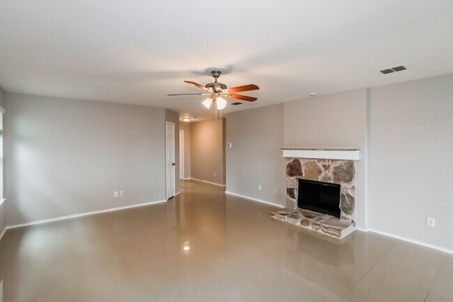 Building Photo - 2005 Burnside Dr