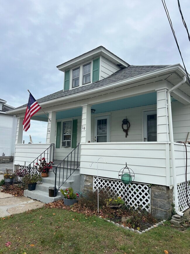 Foto del edificio - 14 Denison Ave