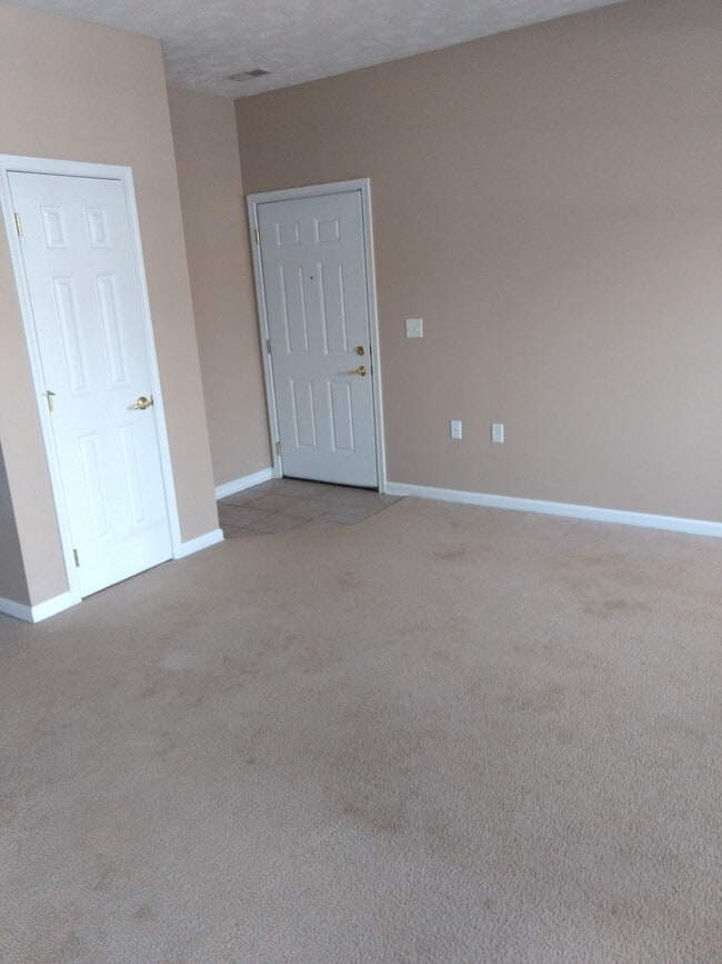 view of entry area - 1010 Stockton Rdg