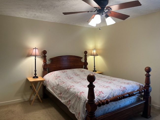 Building Photo - 210 Pinehurst Ln