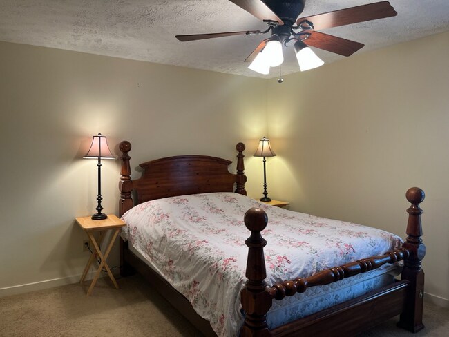 Foto del edificio - 210 Pinehurst Ln