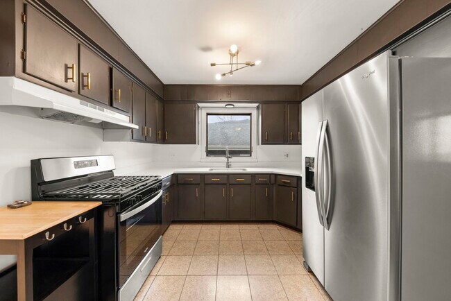 Foto del edificio - 721 W Jefferson Ave
