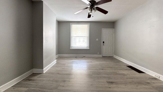 Building Photo - Adorable Refreshed 3 Bedroom Home w/ Washer & Dryer | SOUTHWEST