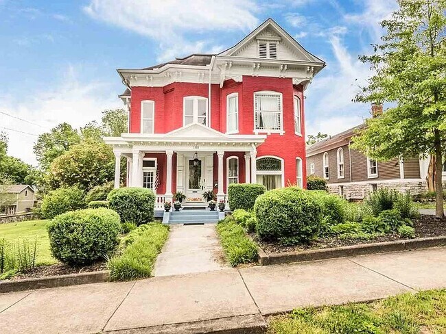1338 Universidad St - 1338 College St