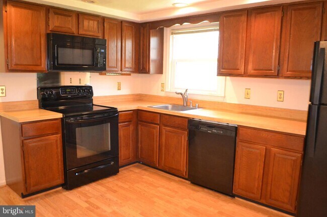 Building Photo - 12912 Valleywood Dr