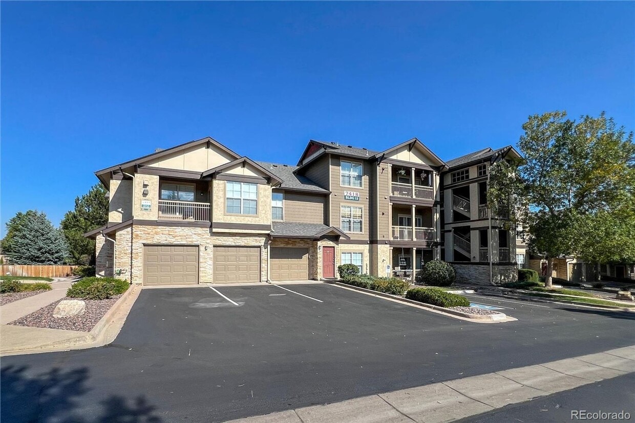 Charming 1 bed/1 bath Condo with Garage- Gated Community with Pool and Fitness Center - Charming 1 bed/1 bath Condo with Garage- Gated Community with Pool and Fitness Center