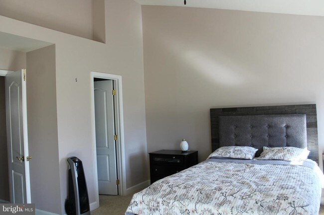 Foto del edificio - 16510 Steerage Cir