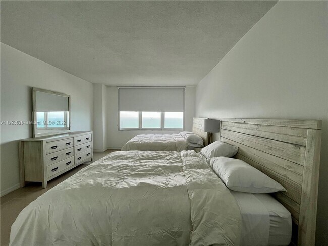 Building Photo - 5601 Collins Ave