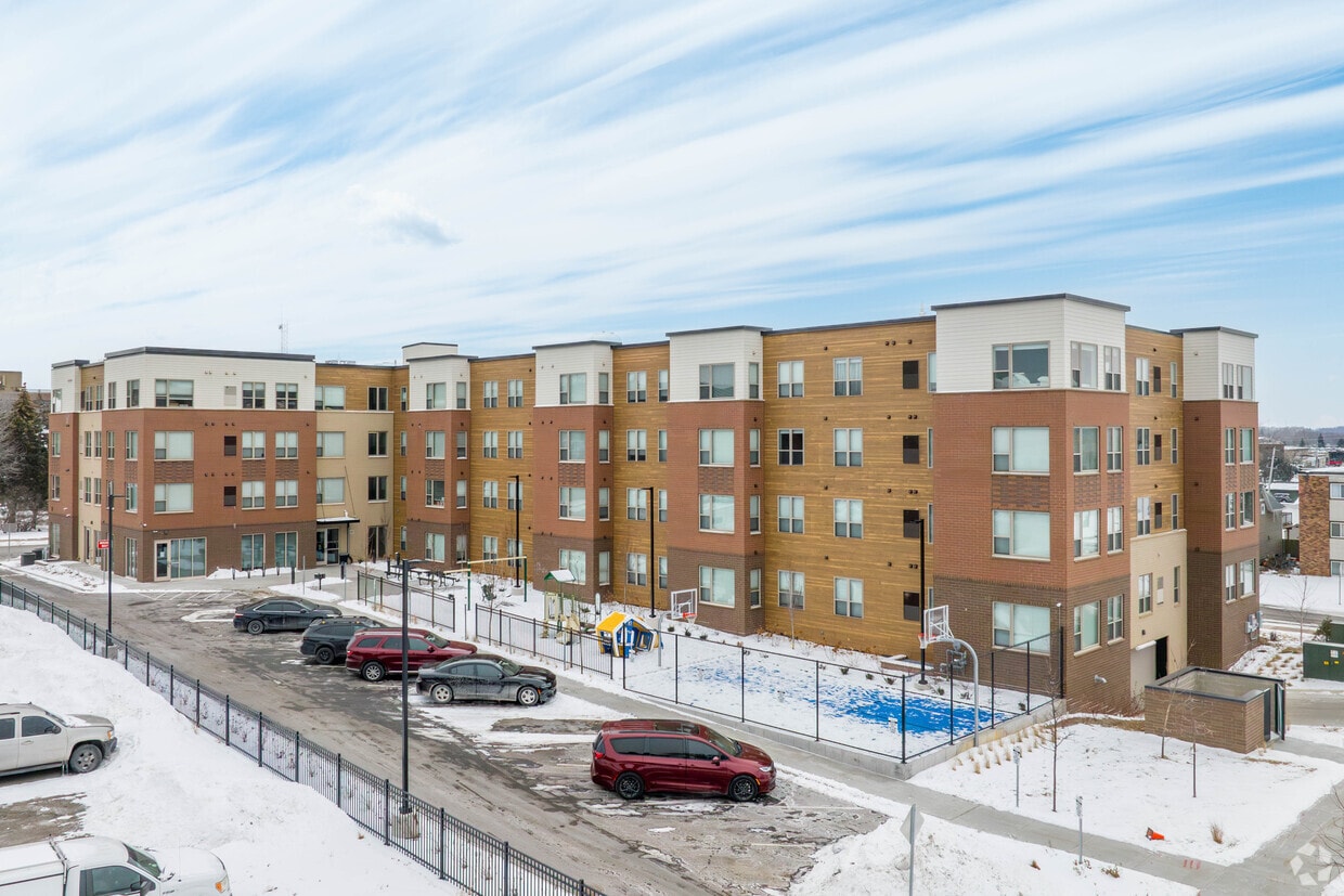 Building Photo - Vista 44