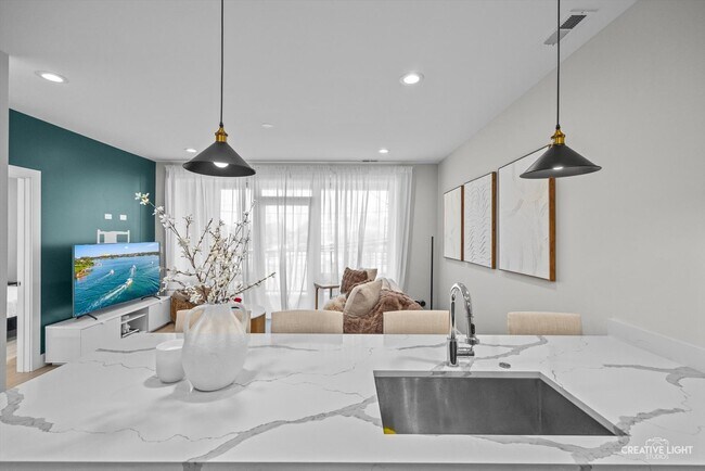Foto del edificio - 2342 W Adams St