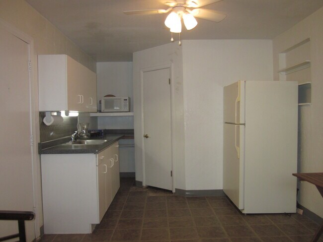 Building Photo - 2330 E Monterosa St