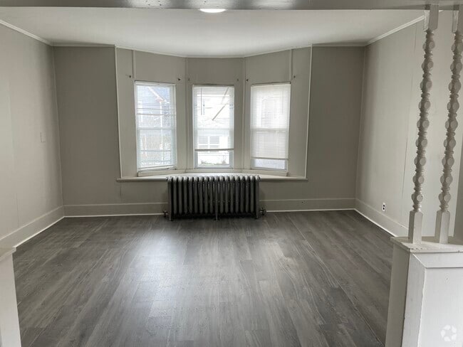 Building Photo - 1087 S Clinton Ave