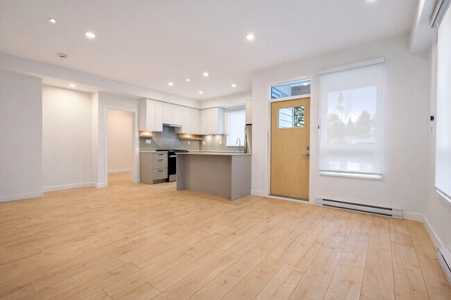 Photo du bâtiment - 13777-1375A 75a Ave