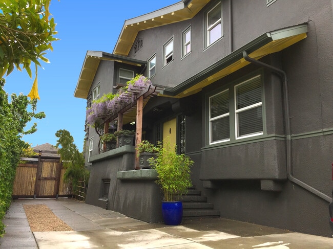 Building Entry - 857 53rd St