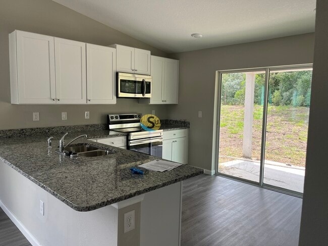 Building Photo - 15709 SW 52nd Ave Rd