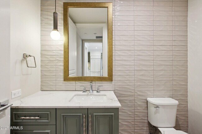 Foto del edificio - 4240 E Camelback Rd