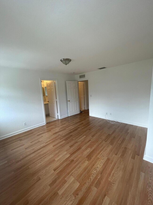 Building Photo - 1129 Colonial Palms Way