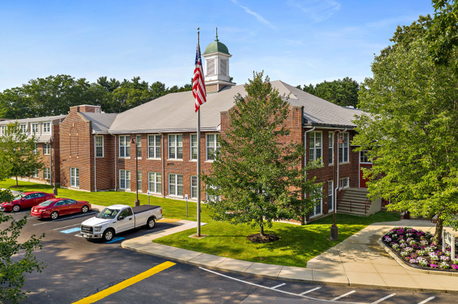 Building Photo - 235 Pond St