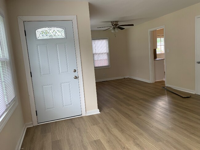 Foto del edificio - 631 Willow Dr