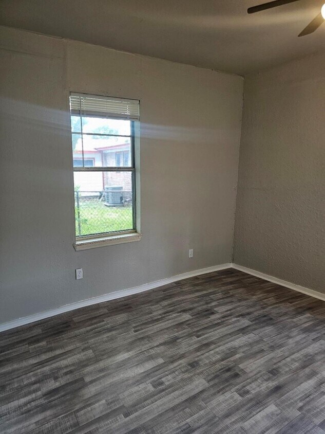 Foto del edificio - 8010 Miley St