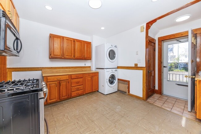 Building Photo - 17 Puritan Rd