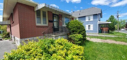 Building Photo - 368 Dufferin Av