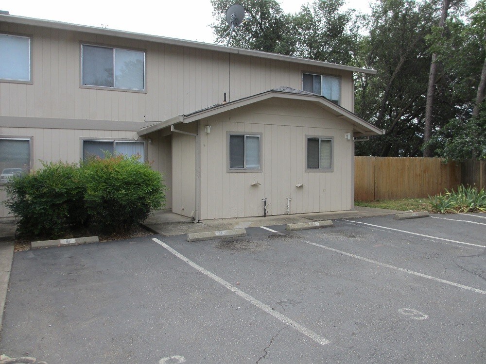 1743 Azoulay Ct, Redding, CA 96003 Townhome Rentals in Redding CA