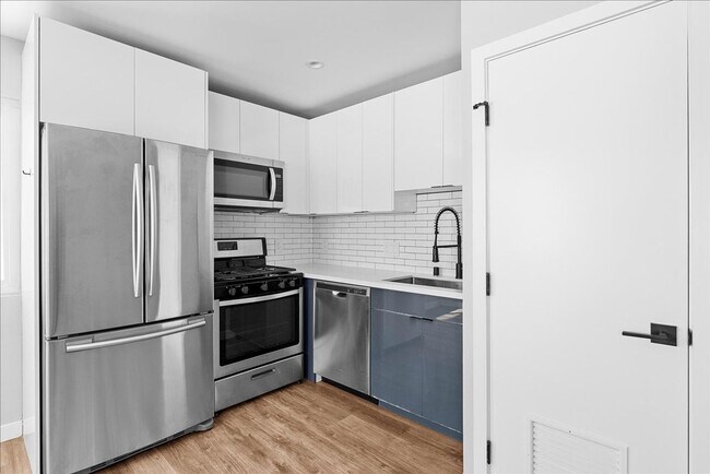 Foto del edificio - Beautiful Two Bed, One Bath Apartment In T...