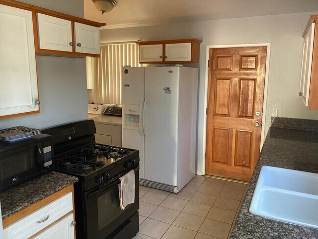 Foto del edificio - 7935 Tujunga Ave