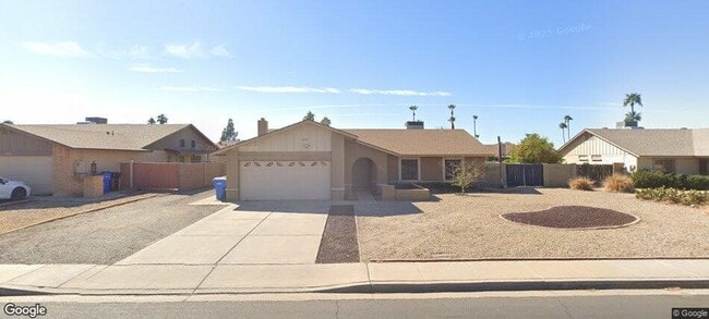 Building Photo - 3201 W Paradise Ln