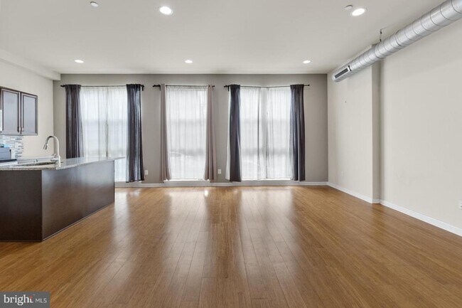Building Photo - 2422 Frankford Ave