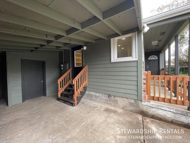 Building Photo - 3 Bedroom Home in Springfield!