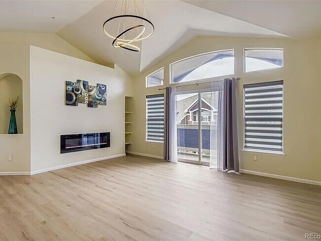 Sala de estar (Foto 1) - 14211 East 1st Drive