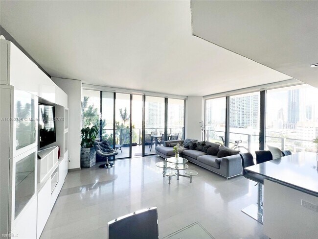 Foto del edificio - 2 br, 2.5 bath House - 68 SE 6th St Apt 812